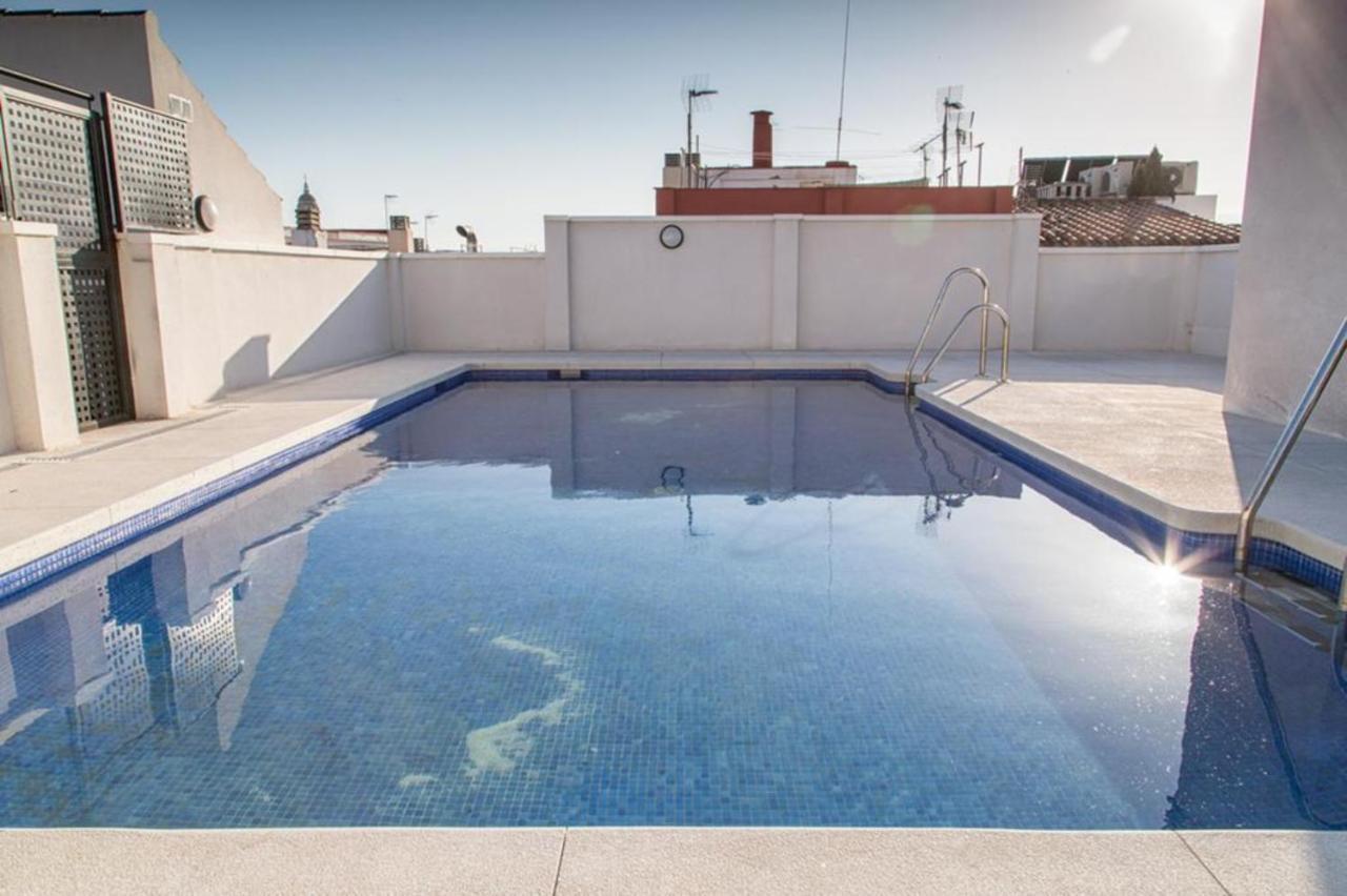 Апартаменты Atico Con Terraza Ac 1Hab En El Centro Y Piscina Comunitaria Малага Экстерьер фото
